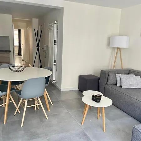 Luxury With Free Parking Apartment *