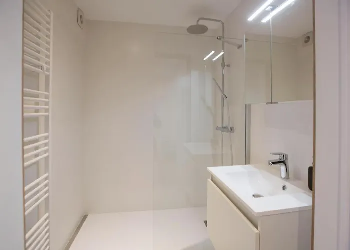 Luxury With Free Parking *